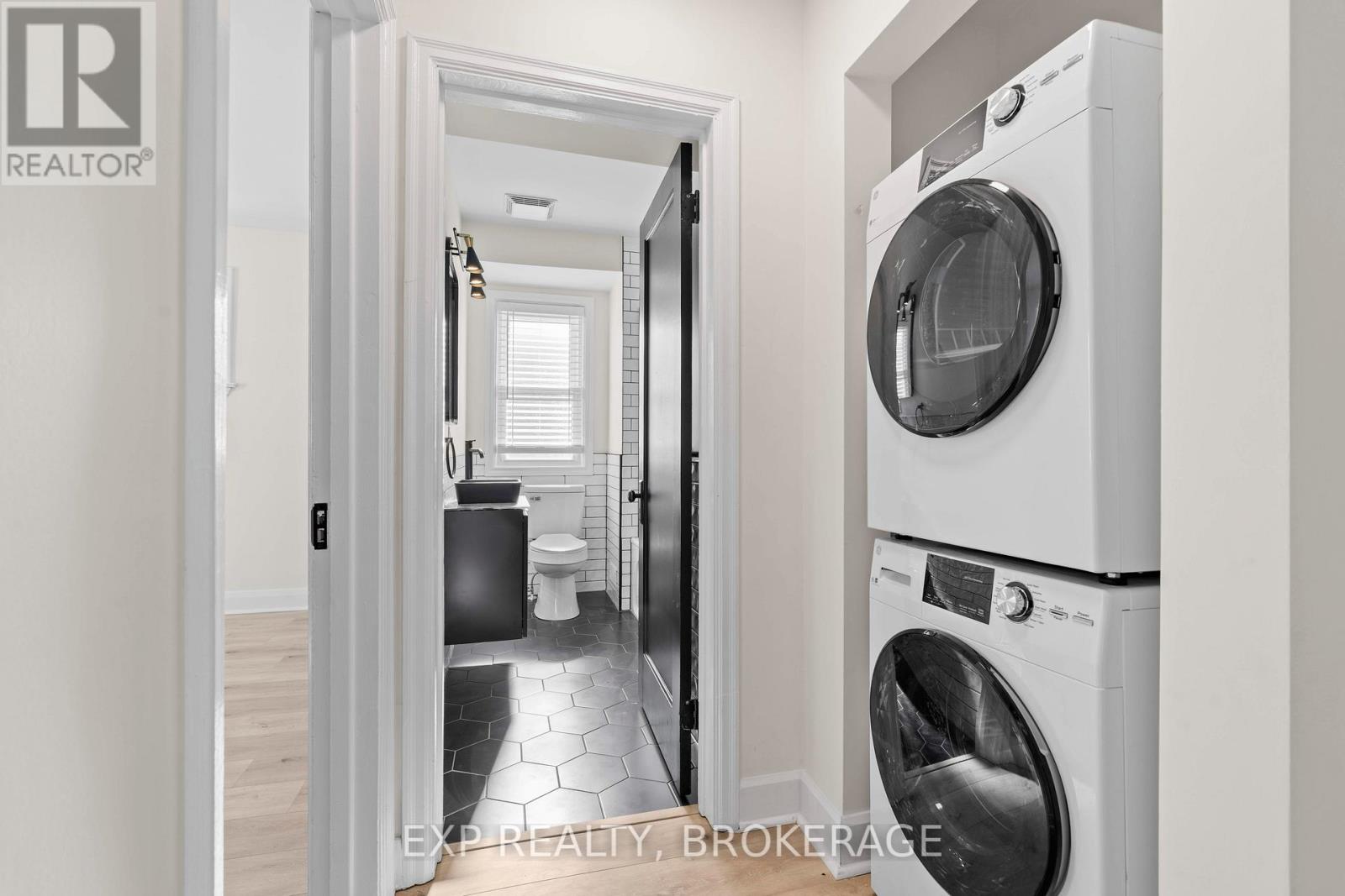 493 College Street Property Photo 14