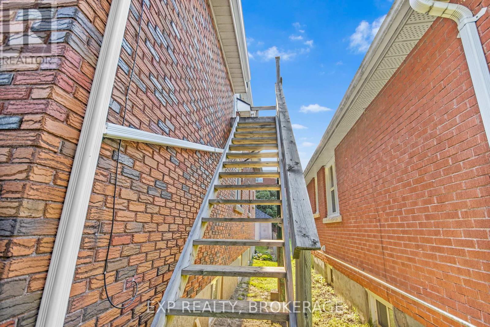 493 College Street Property Photo 15