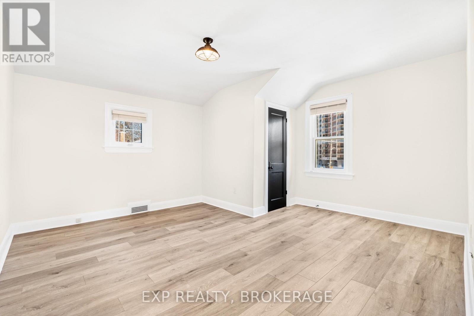 493 College Street Property Photo 19