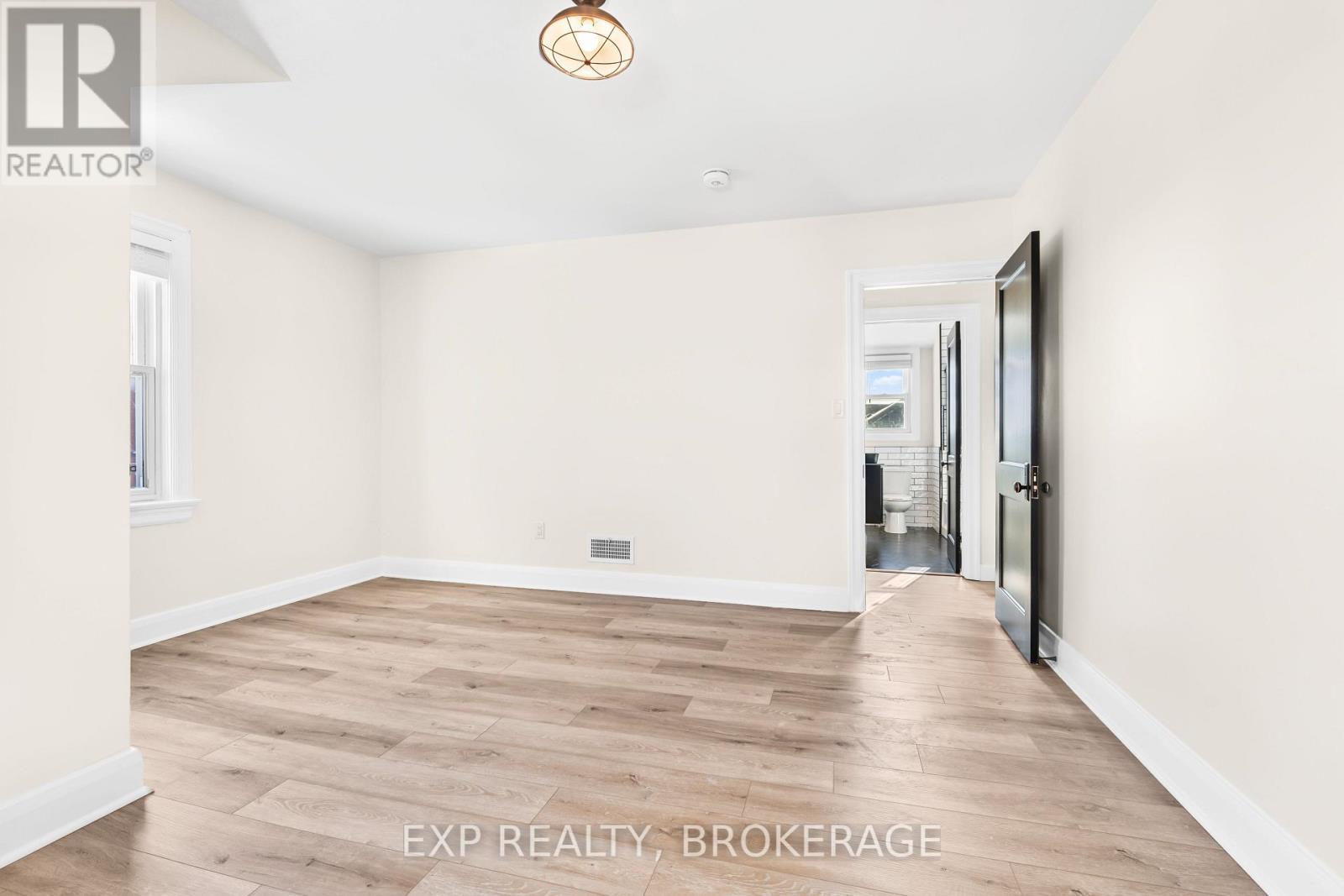 493 College Street Property Photo 20