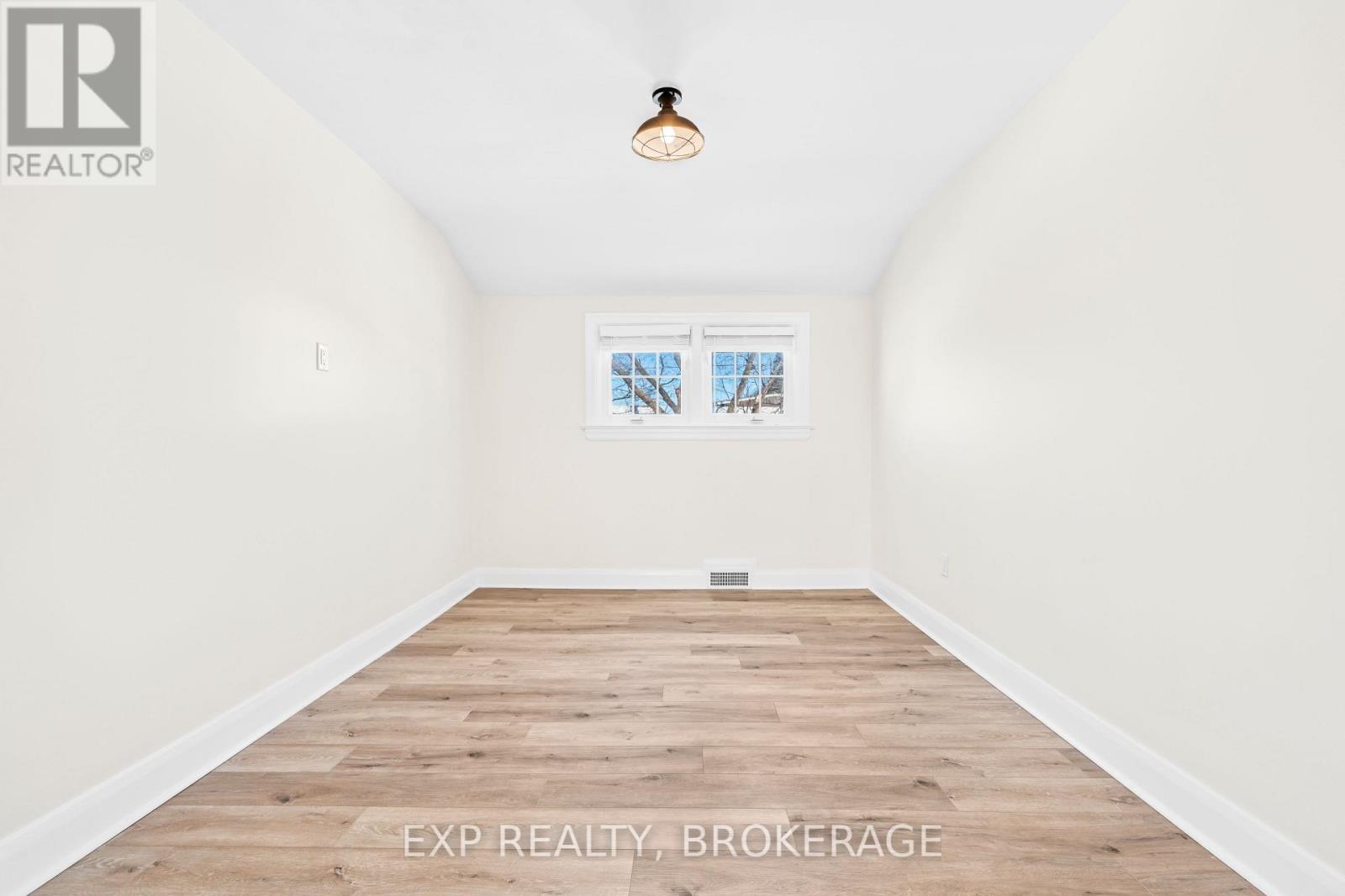 493 College Street Property Photo 22