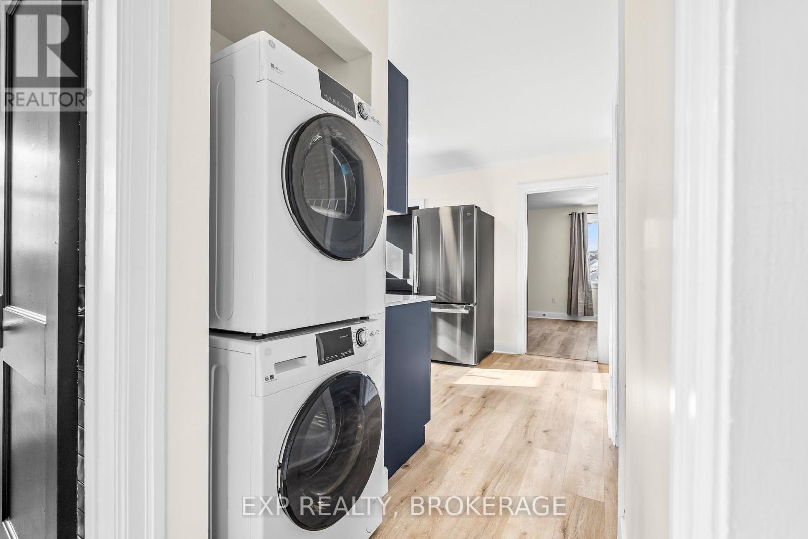 493 College Street Property Photo 24