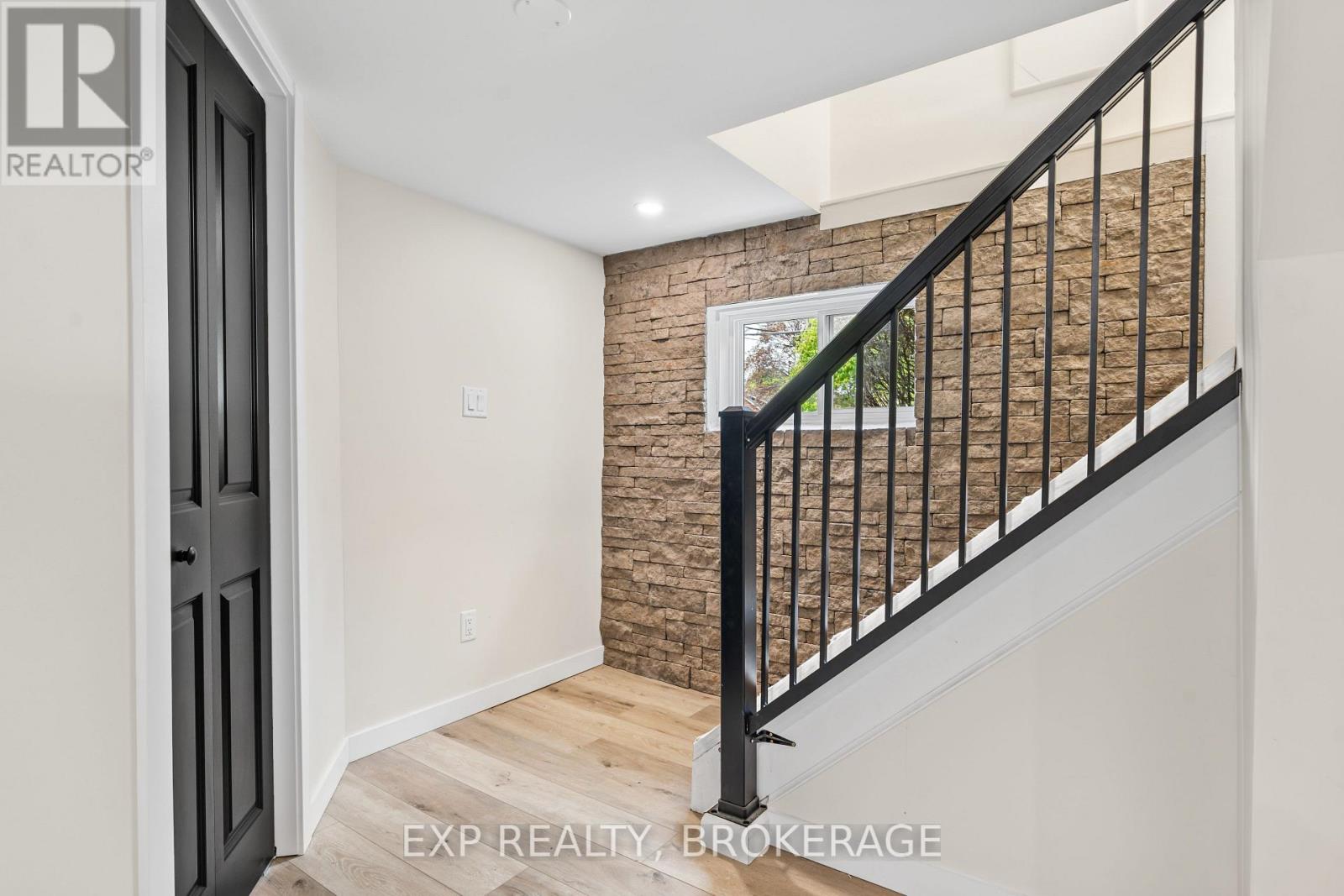 493 College Street Property Photo 25