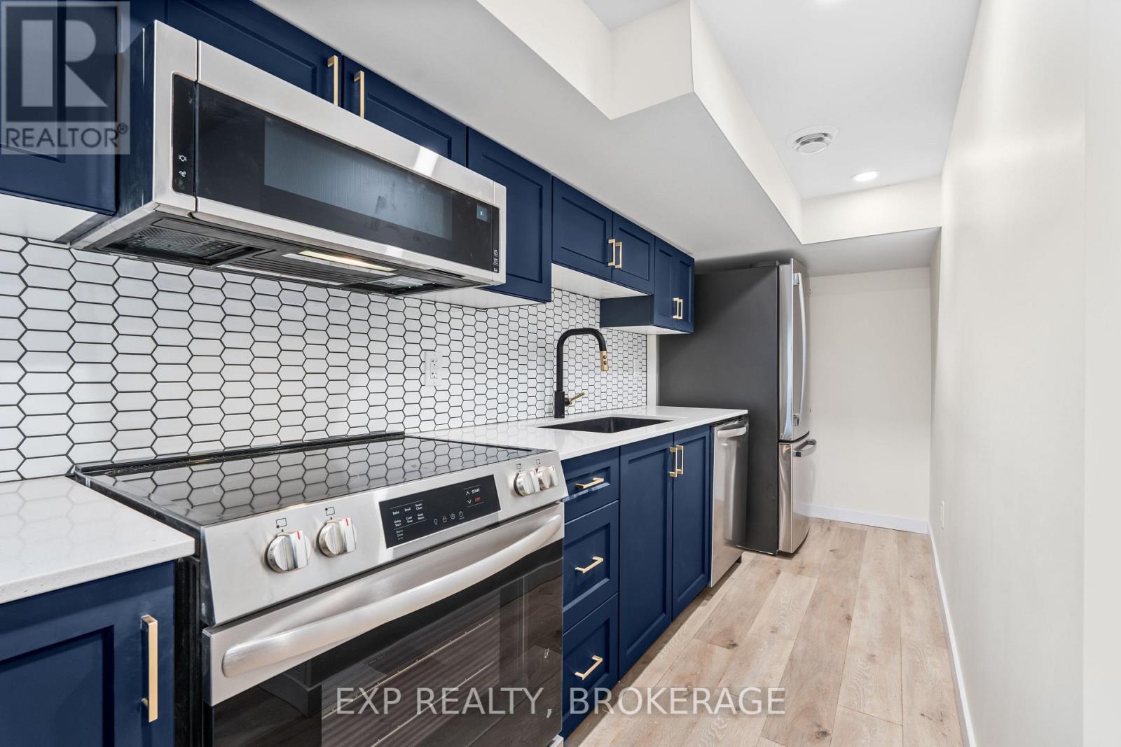 493 College Street Property Photo 28