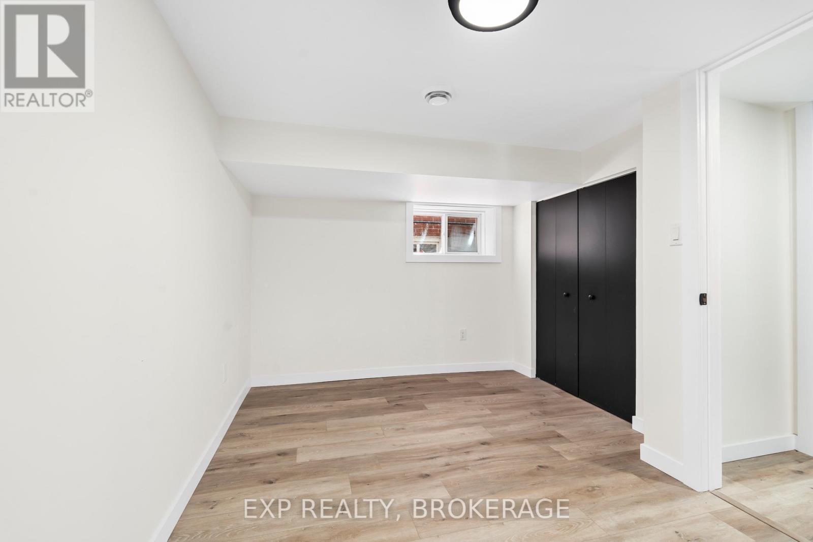 493 College Street Property Photo 29