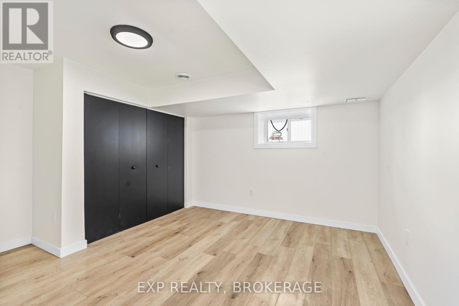 493 College Street Property Photo 32