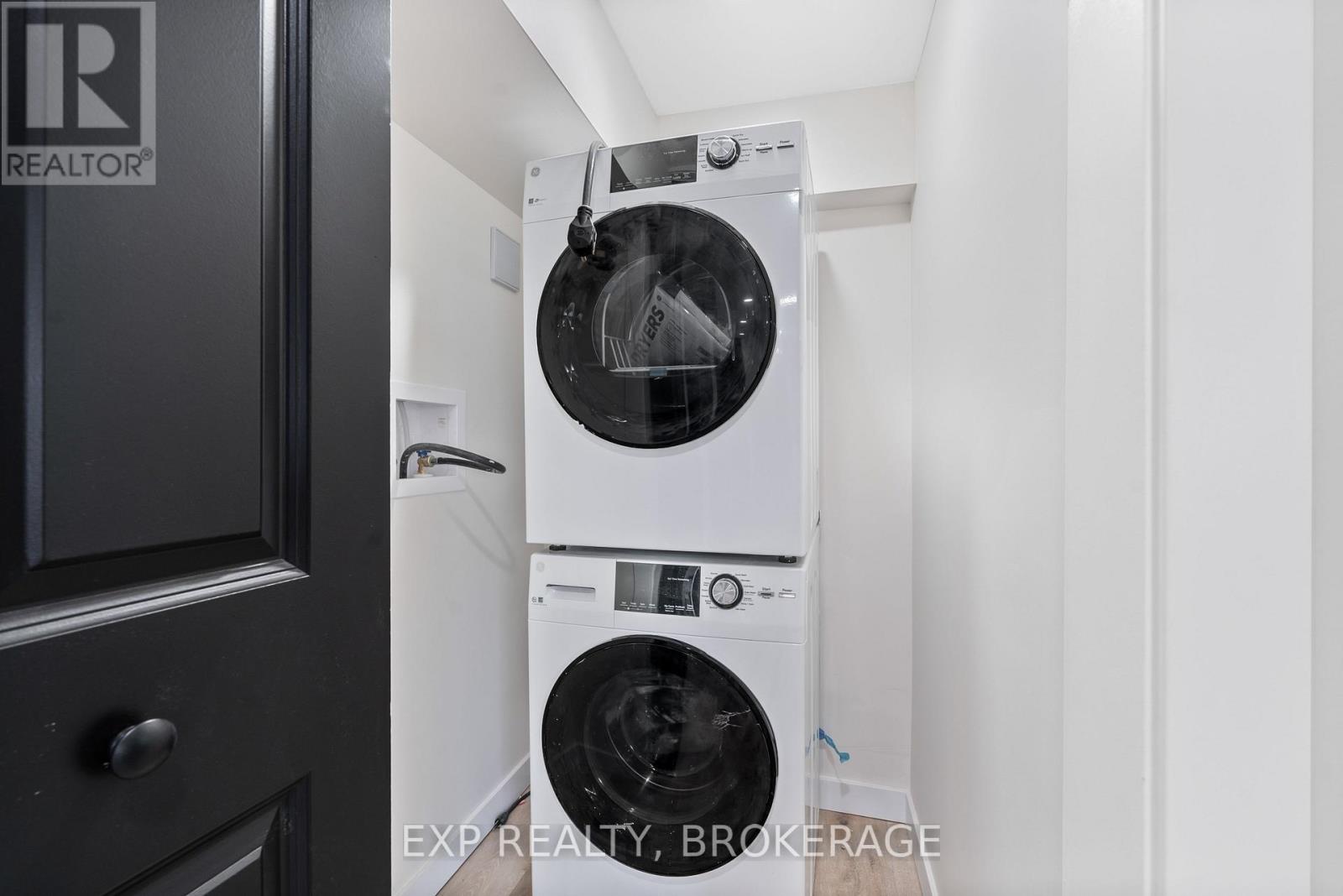 493 College Street Property Photo 33