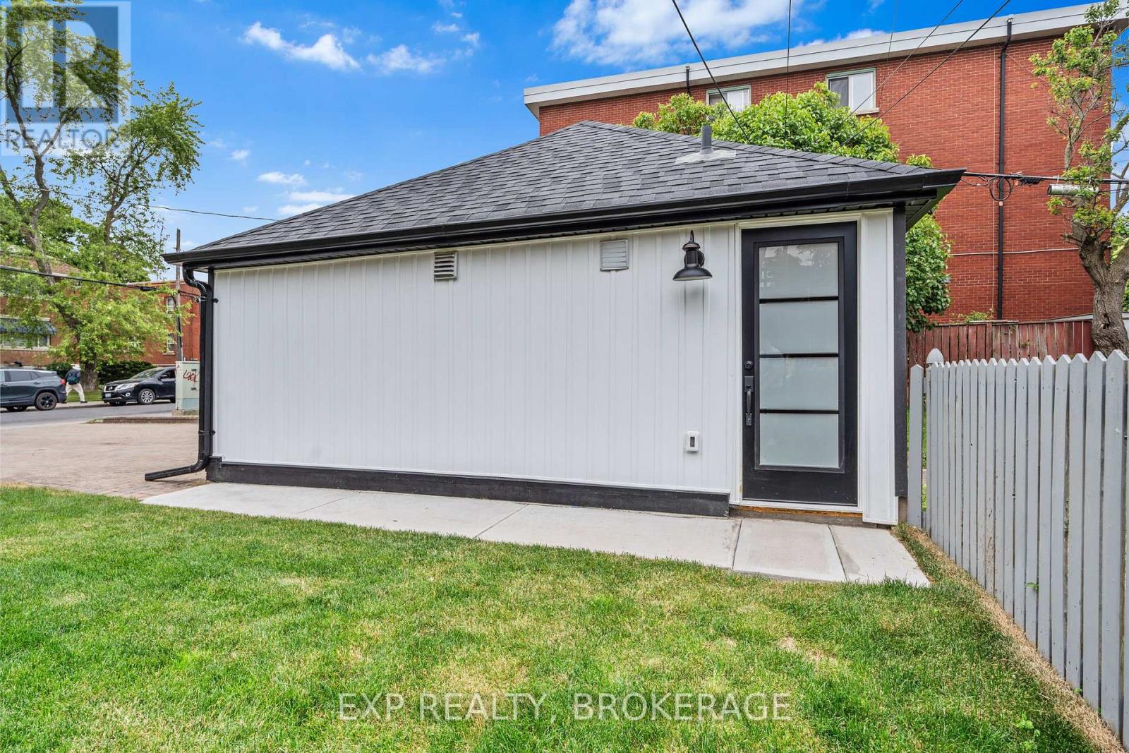493 College Street Property Photo 35
