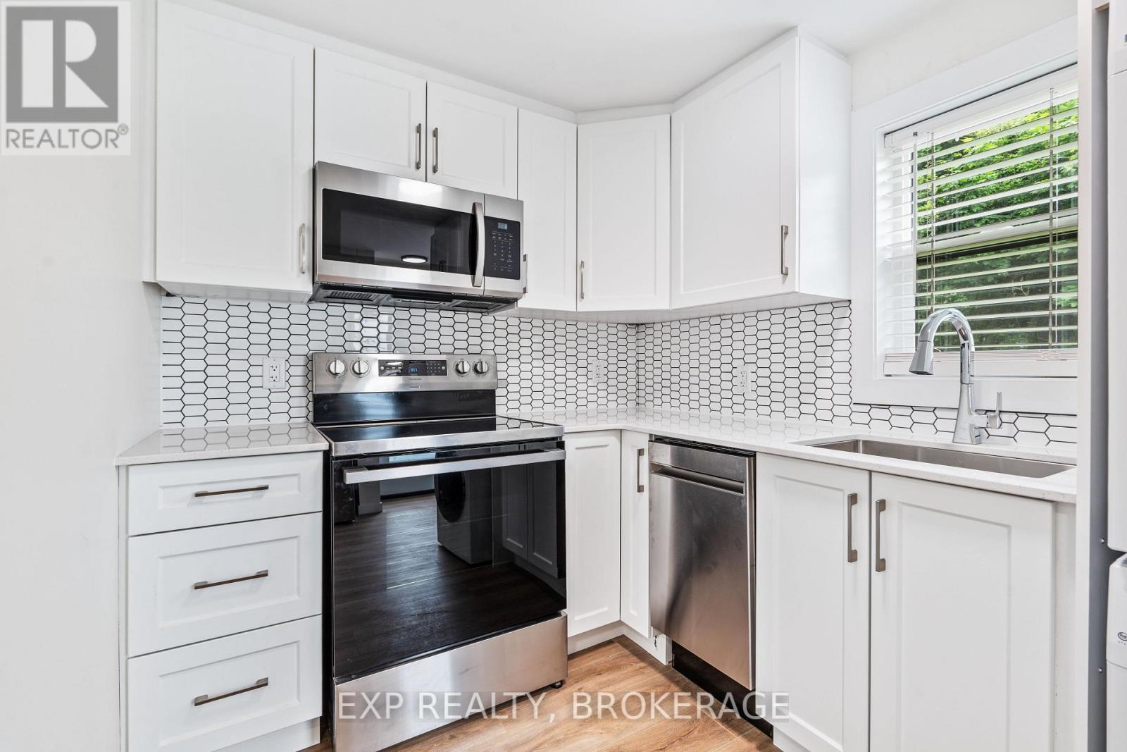 493 College Street Property Photo 38