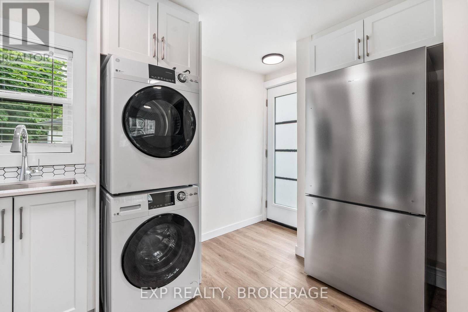 493 College Street Property Photo 39