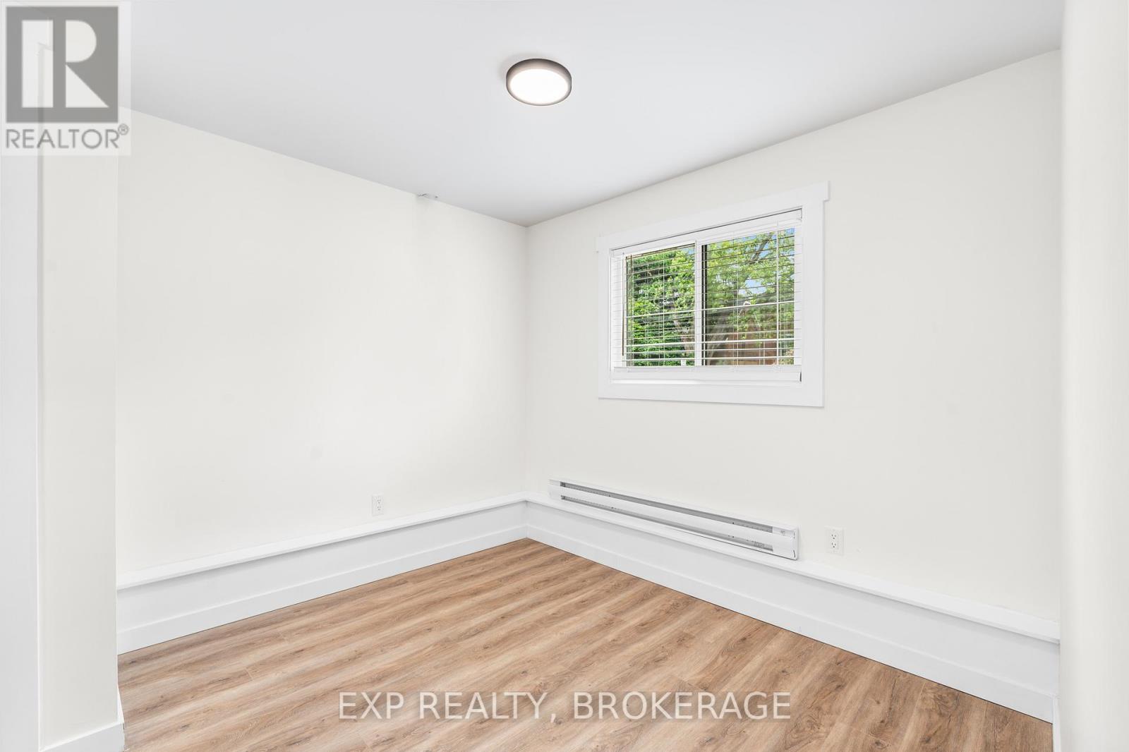 493 College Street Property Photo 43