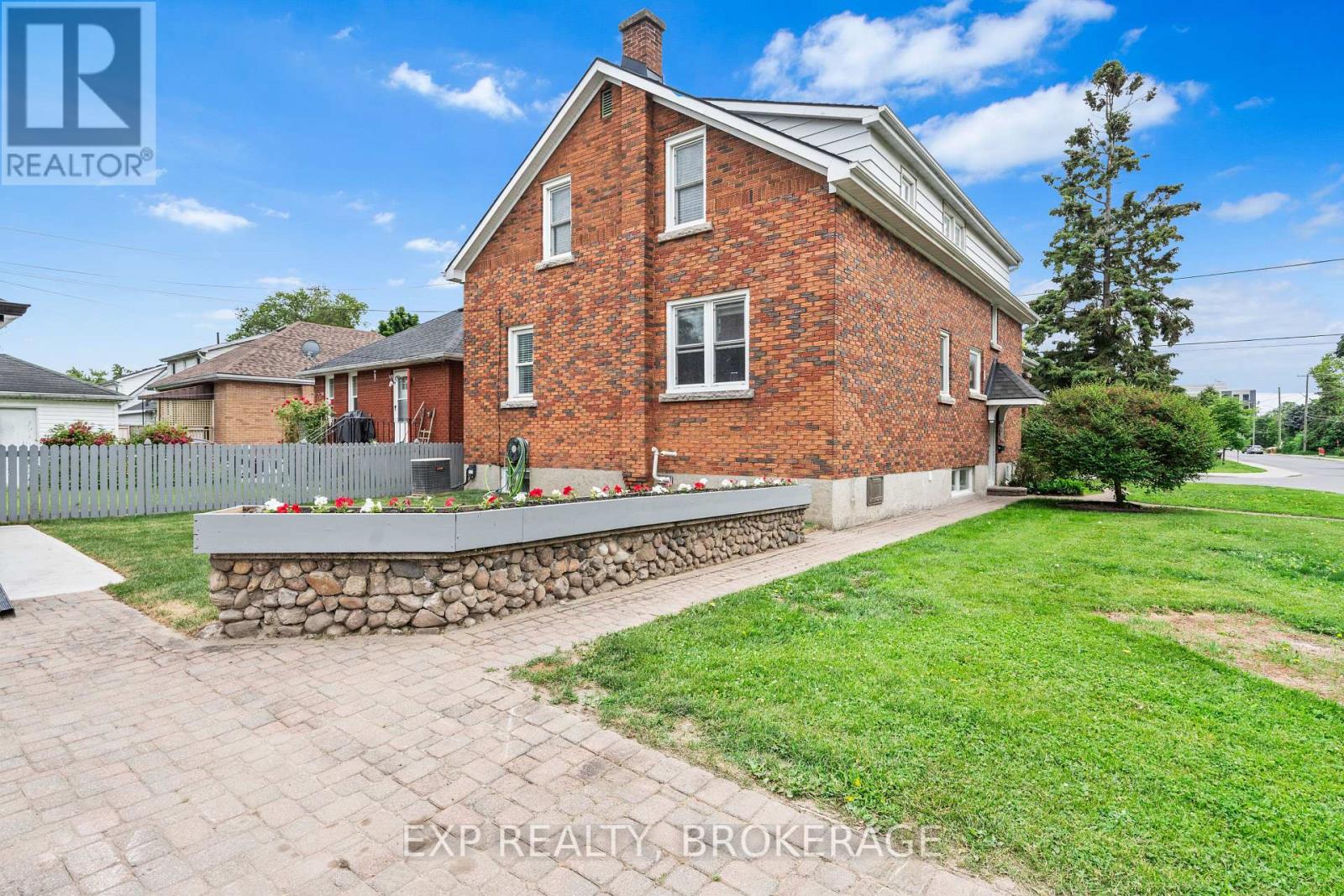 493 College Street Property Photo 44