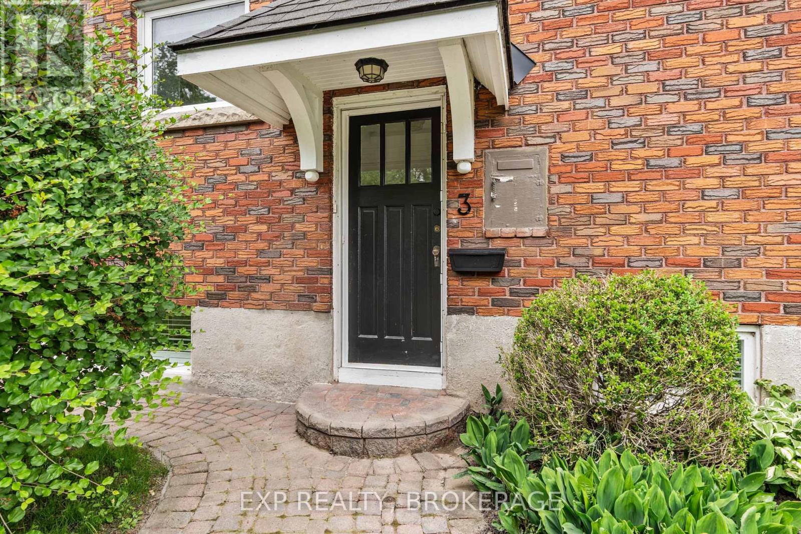 493 College Street Property Photo 45
