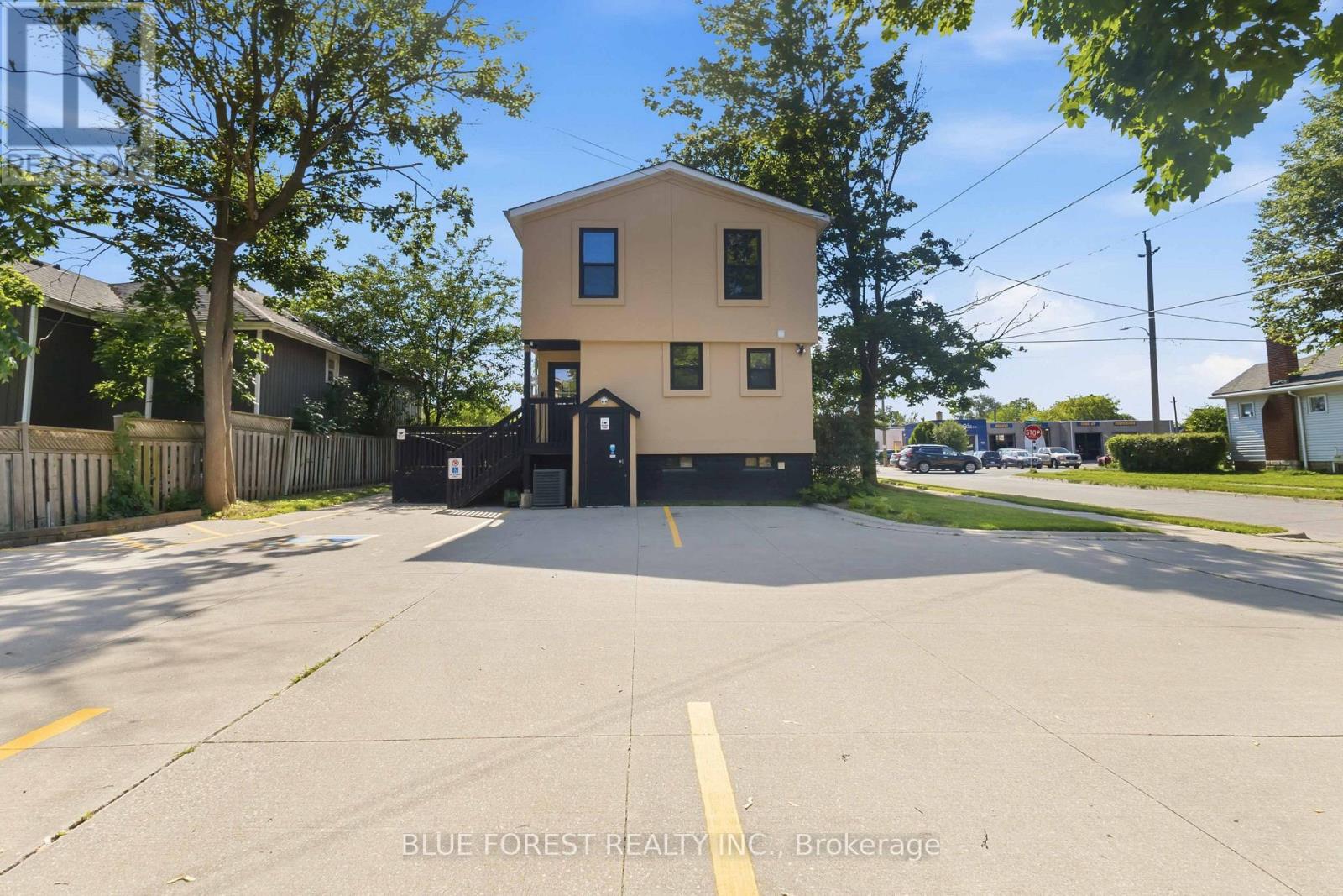 362 Wharncliffe Road S Property Photo 3