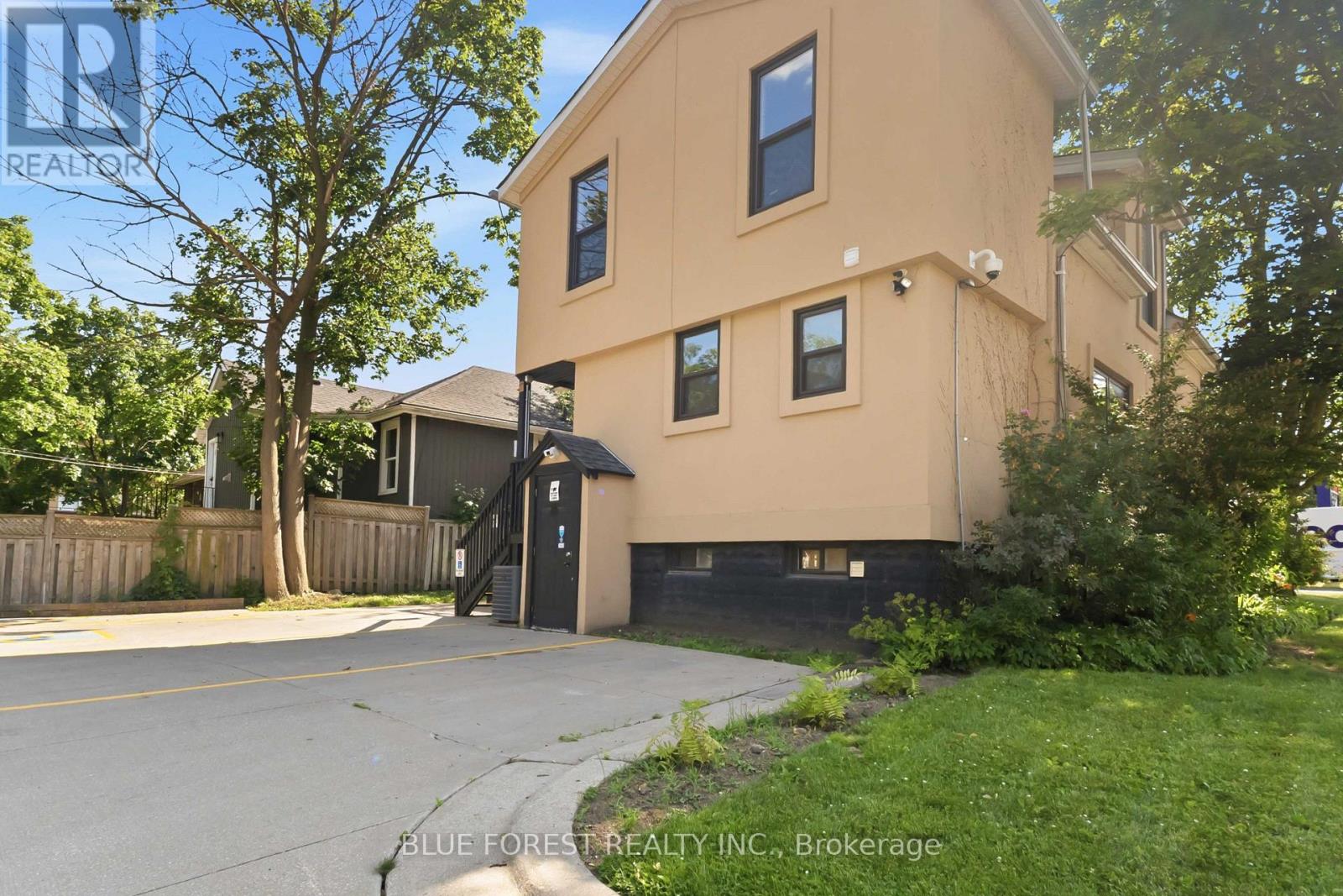 362 Wharncliffe Road S Property Photo 4