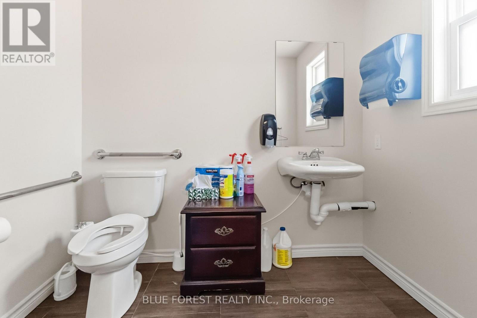 362 Wharncliffe Road S Property Photo 17