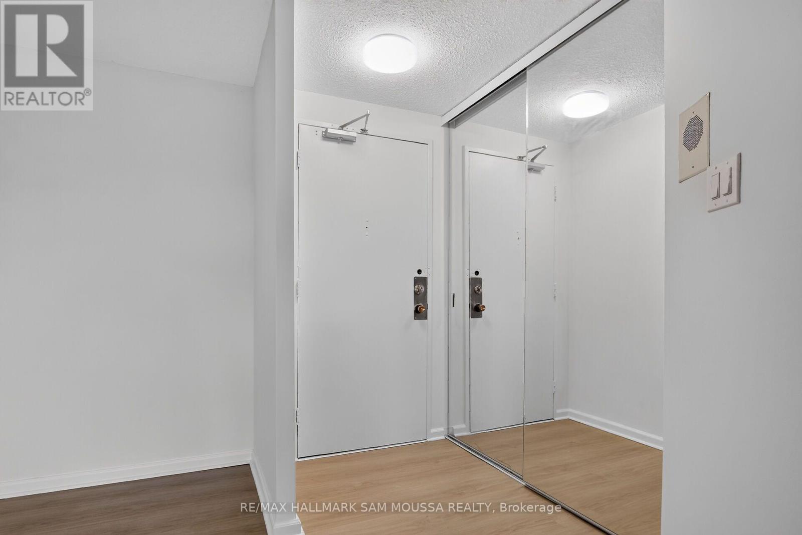 1309 - 1171 Ambleside Drive Property Photo 8