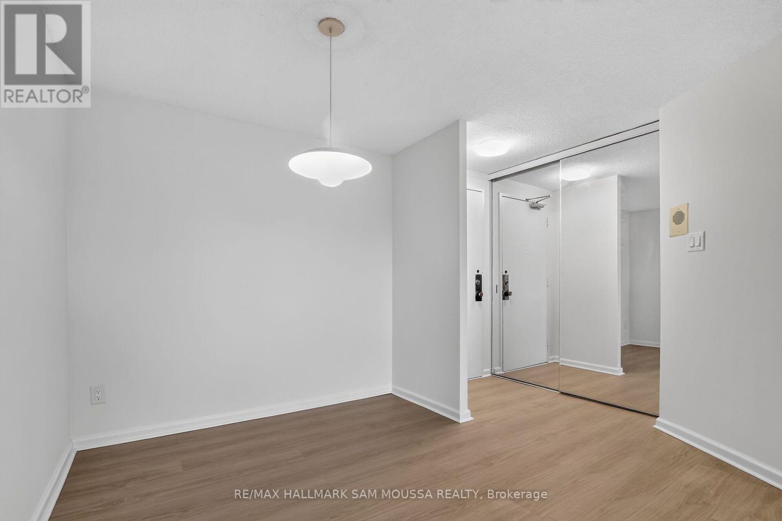 1309 - 1171 Ambleside Drive Property Photo 9