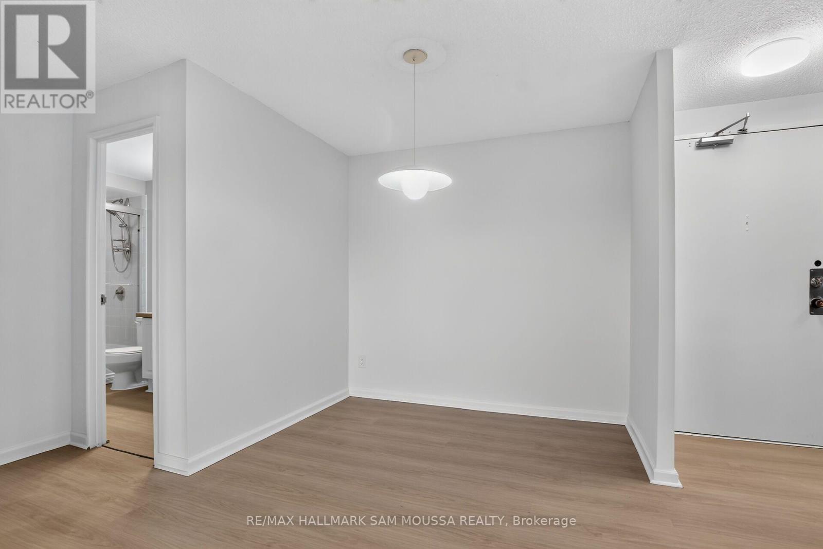 1309 - 1171 Ambleside Drive Property Photo 10