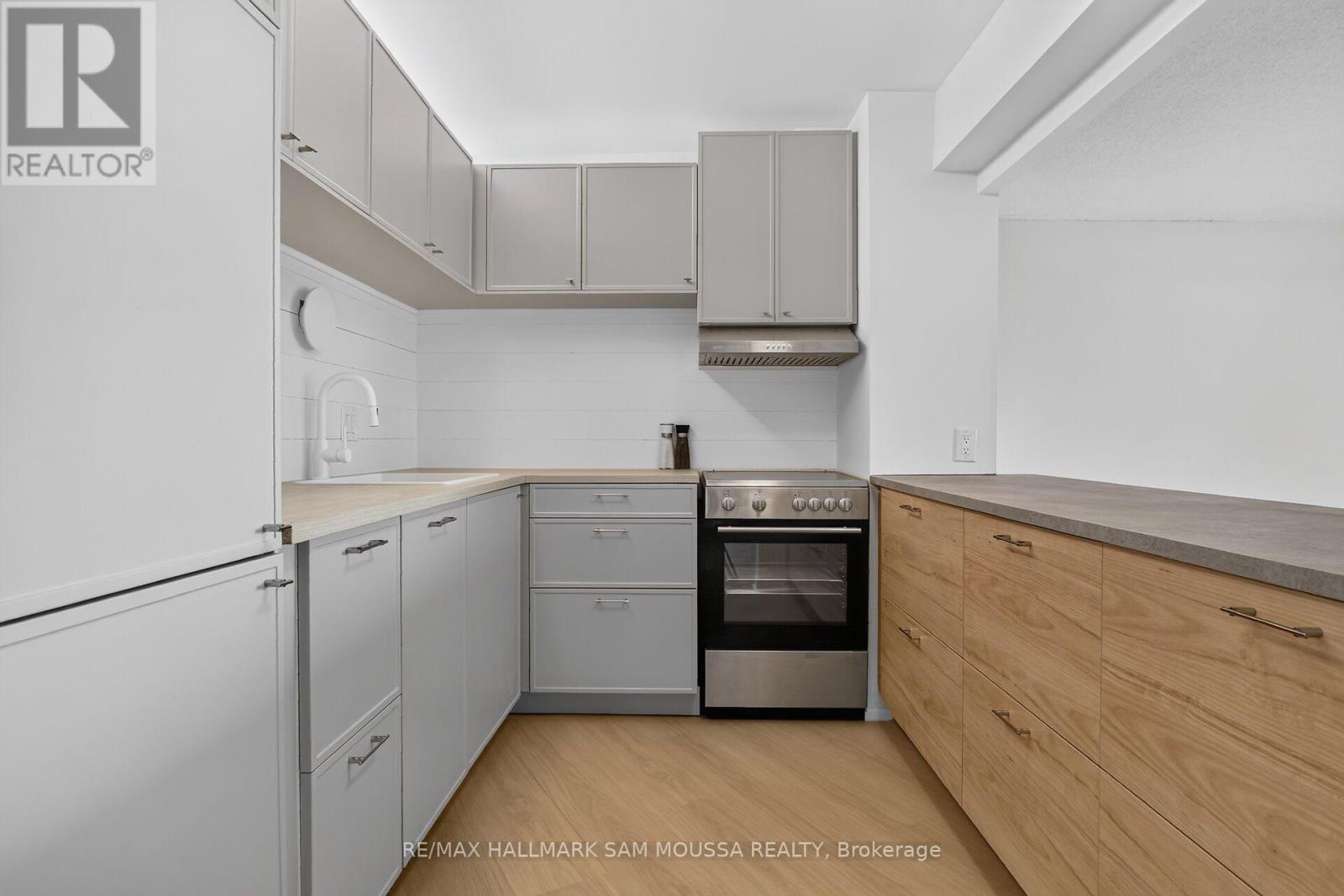 1309 - 1171 Ambleside Drive Property Photo 14