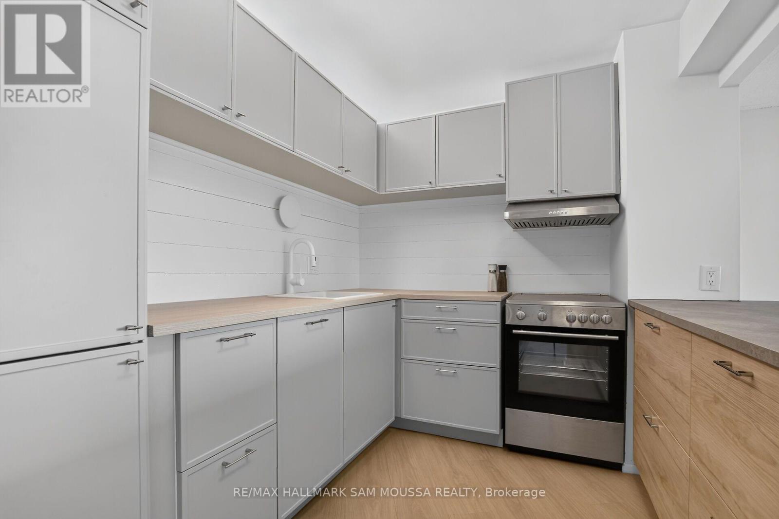 1309 - 1171 Ambleside Drive Property Photo 15