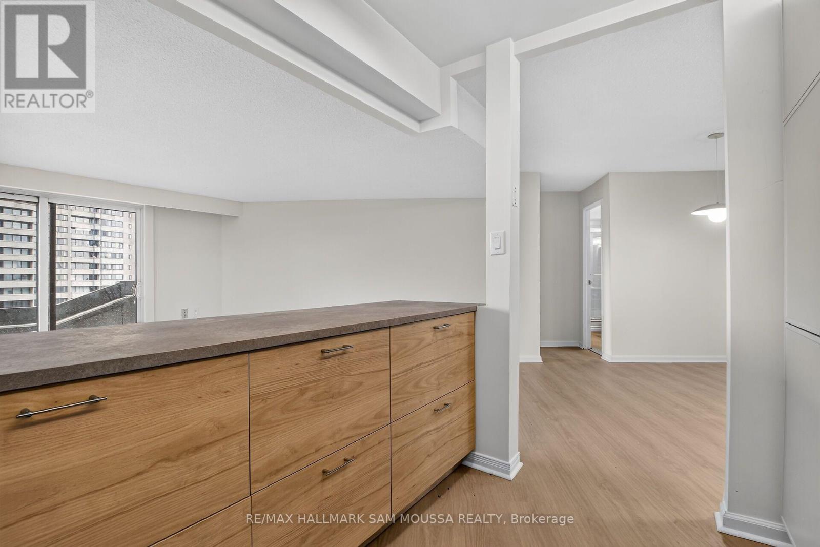 1309 - 1171 Ambleside Drive Property Photo 16
