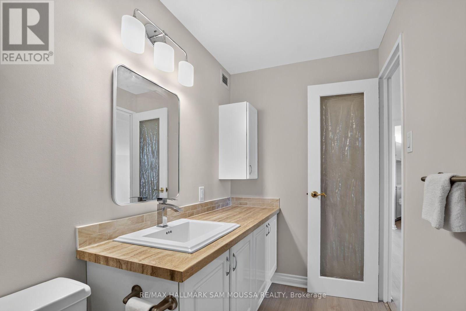 1309 - 1171 Ambleside Drive Property Photo 27