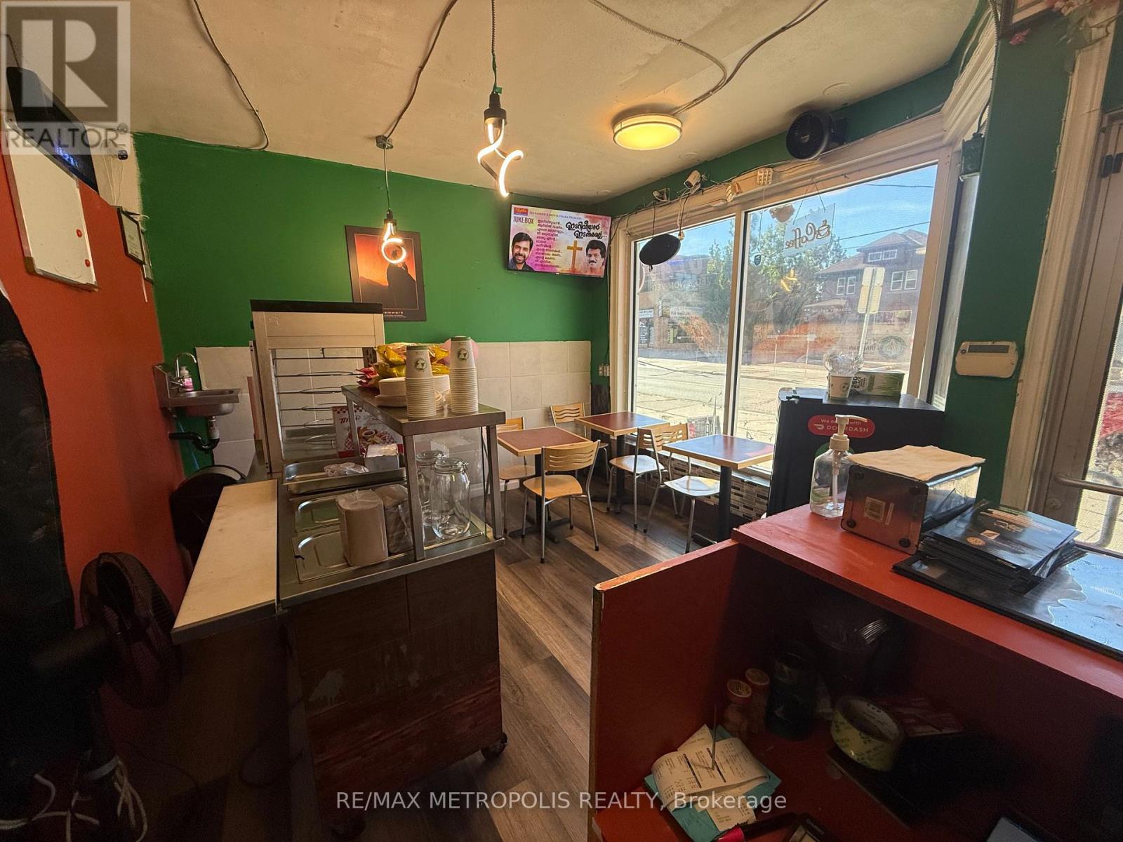 564 King Street Property Photo 2