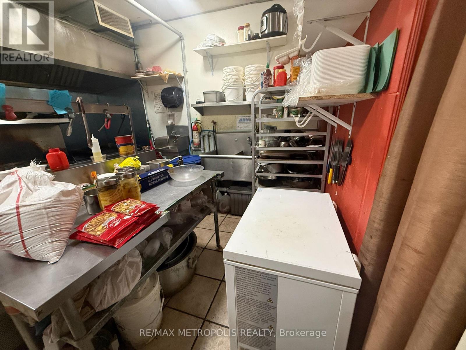 564 King Street Property Photo 3