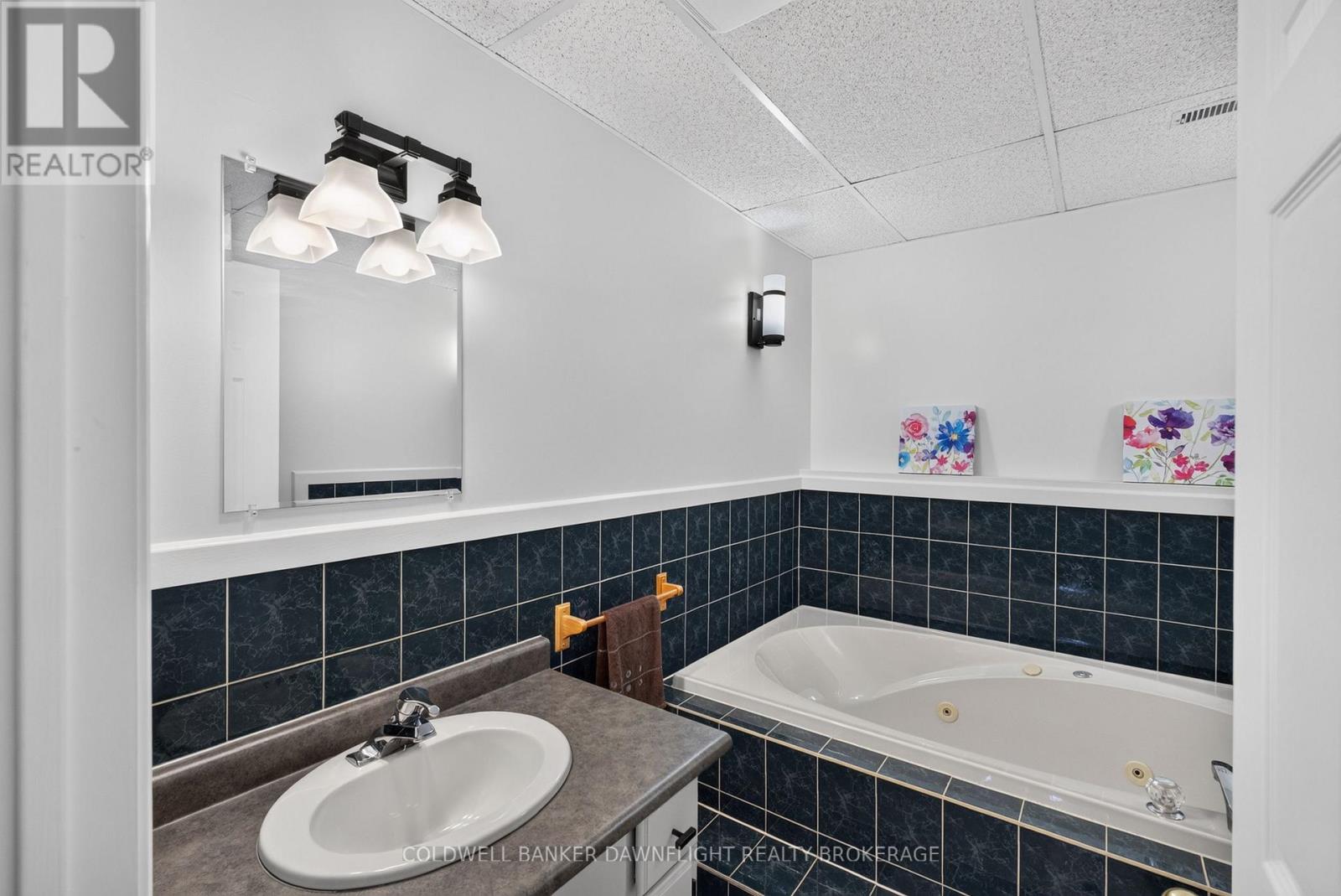 11 Hill Street Property Photo 35
