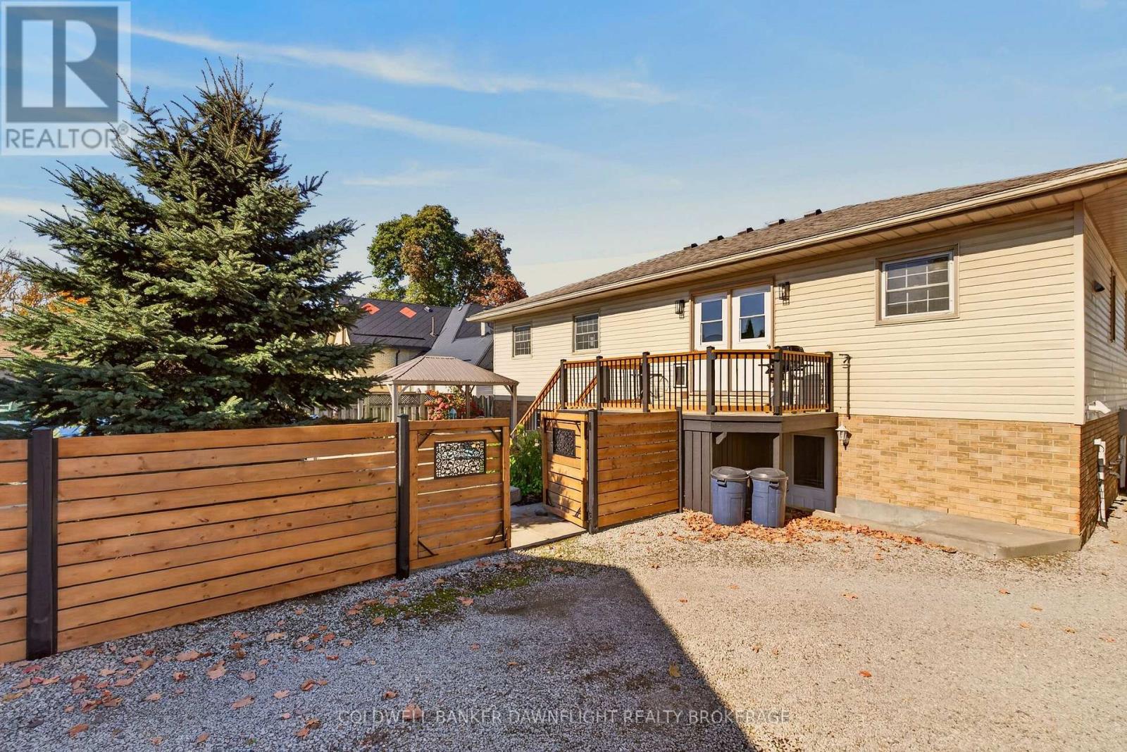 11 Hill Street Property Photo 41