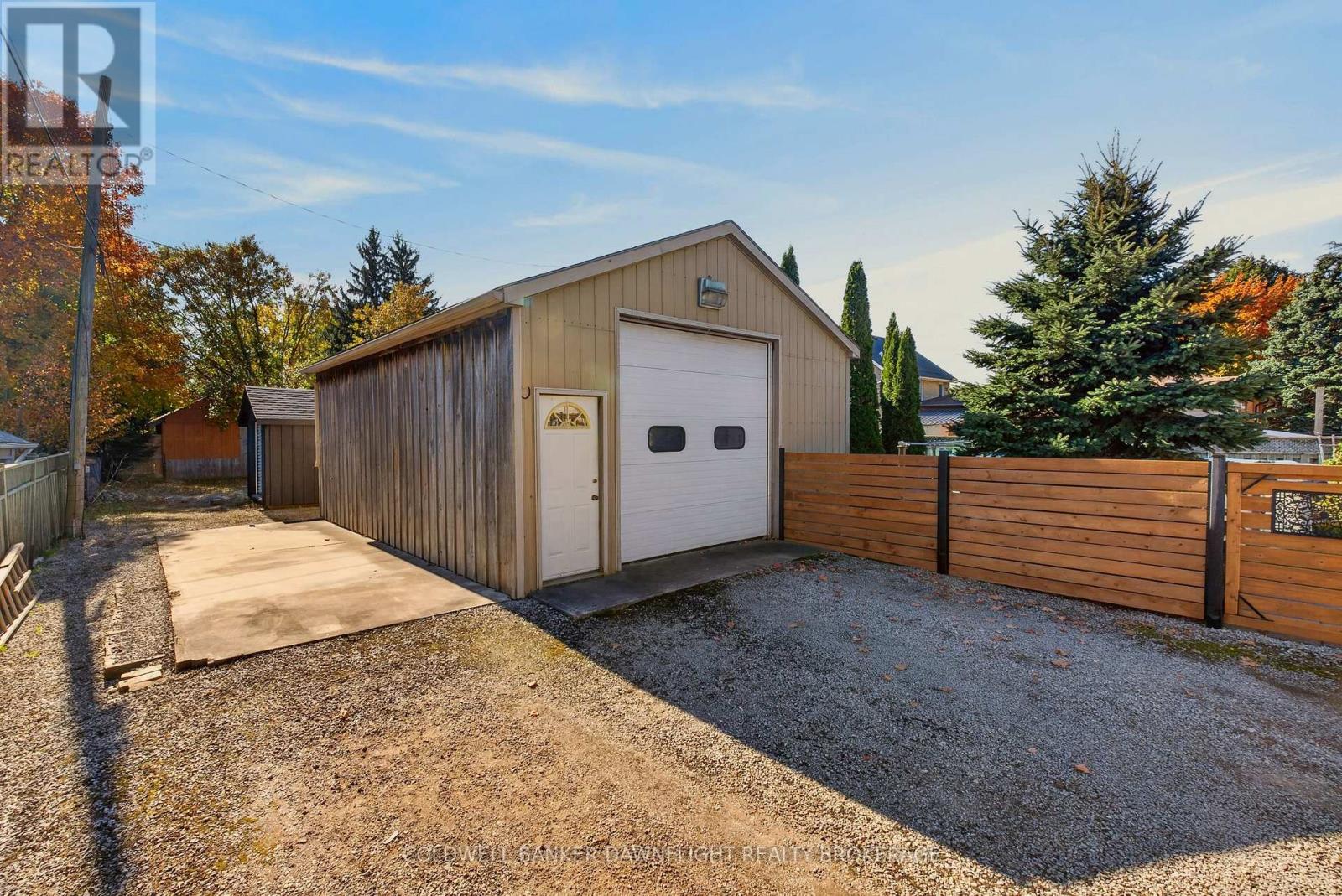 11 Hill Street Property Photo 42