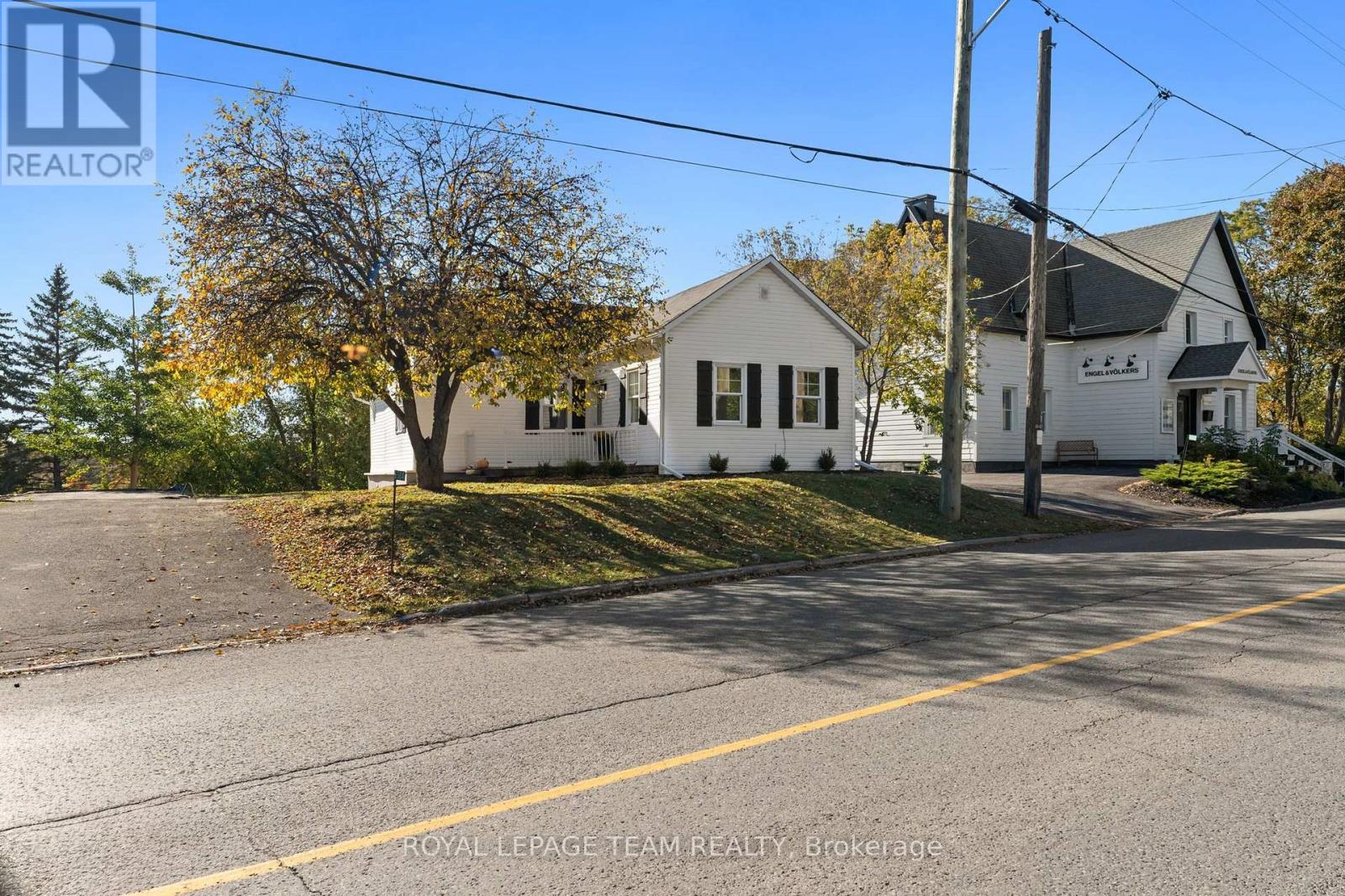 5584 Manotick Main Street Property Photo 1