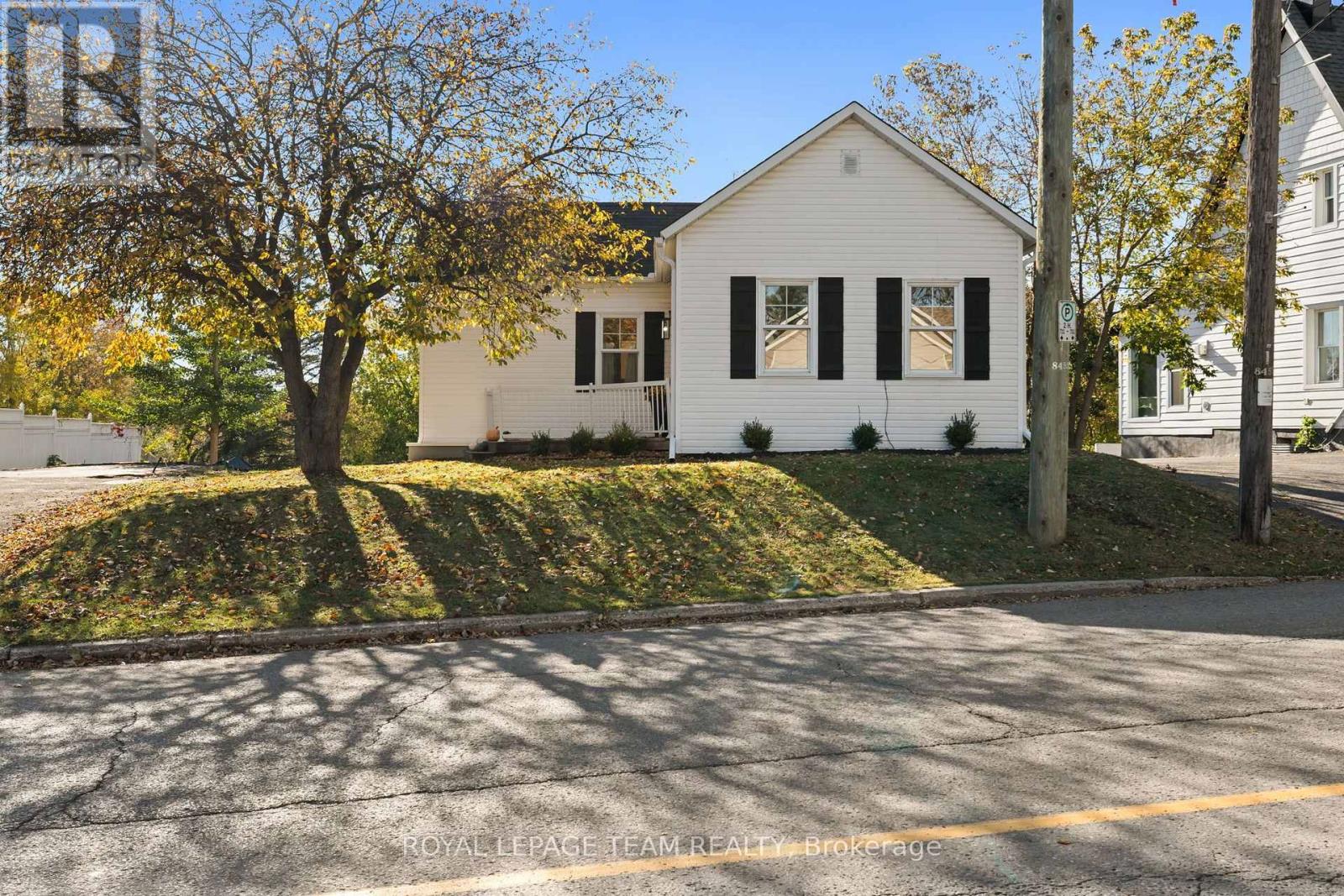 5584 Manotick Main Street Property Photo 2
