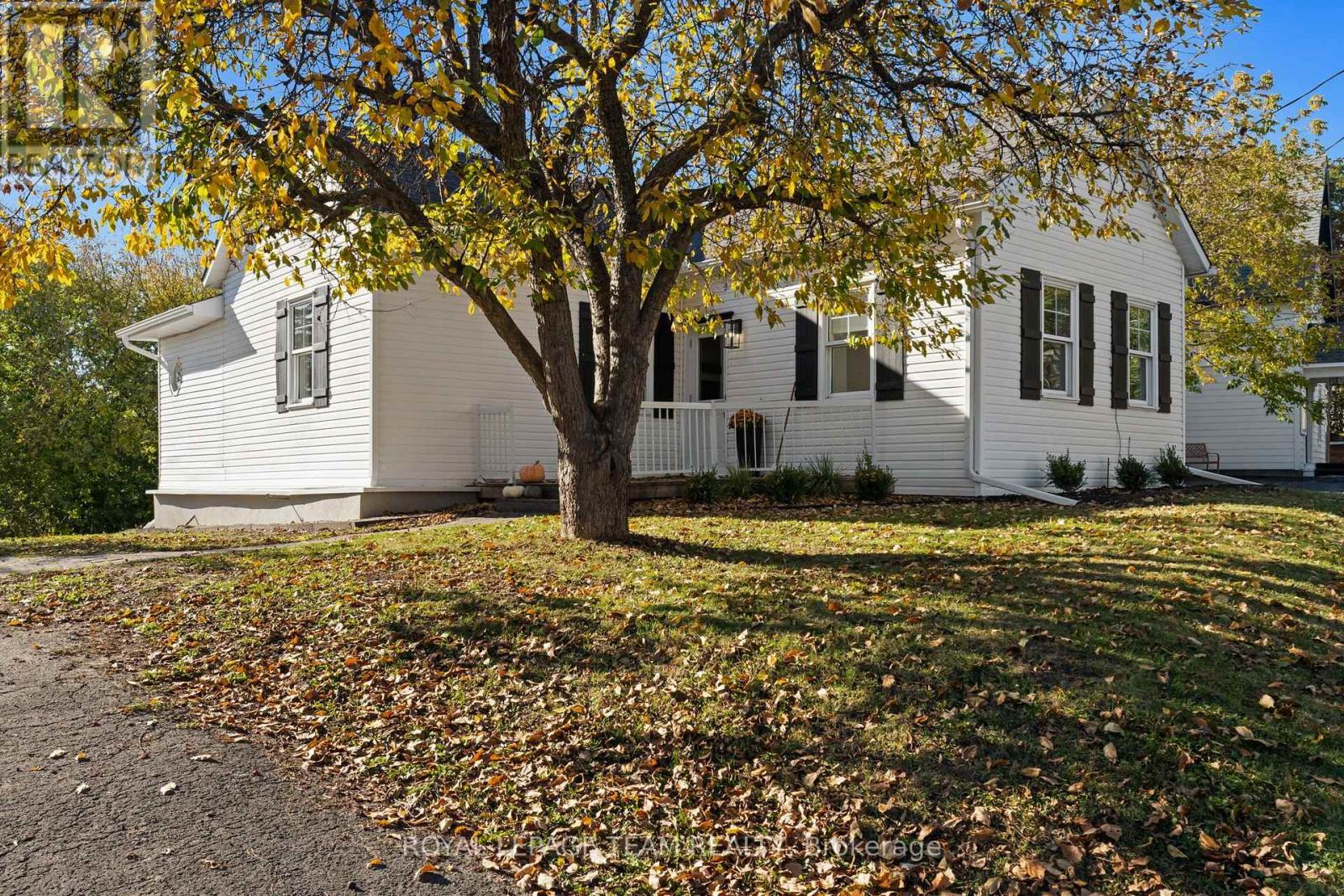 5584 Manotick Main Street Property Photo 3