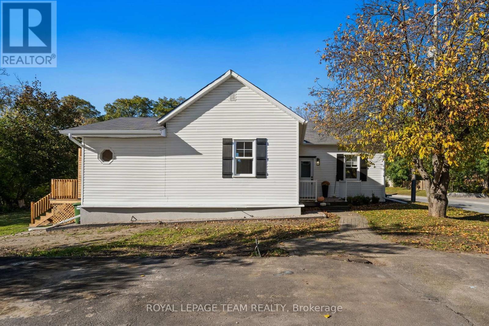 5584 Manotick Main Street Property Photo 4