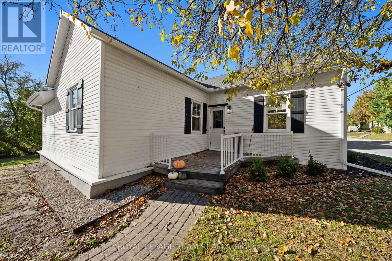 5584 Manotick Main Street Property Photo 5