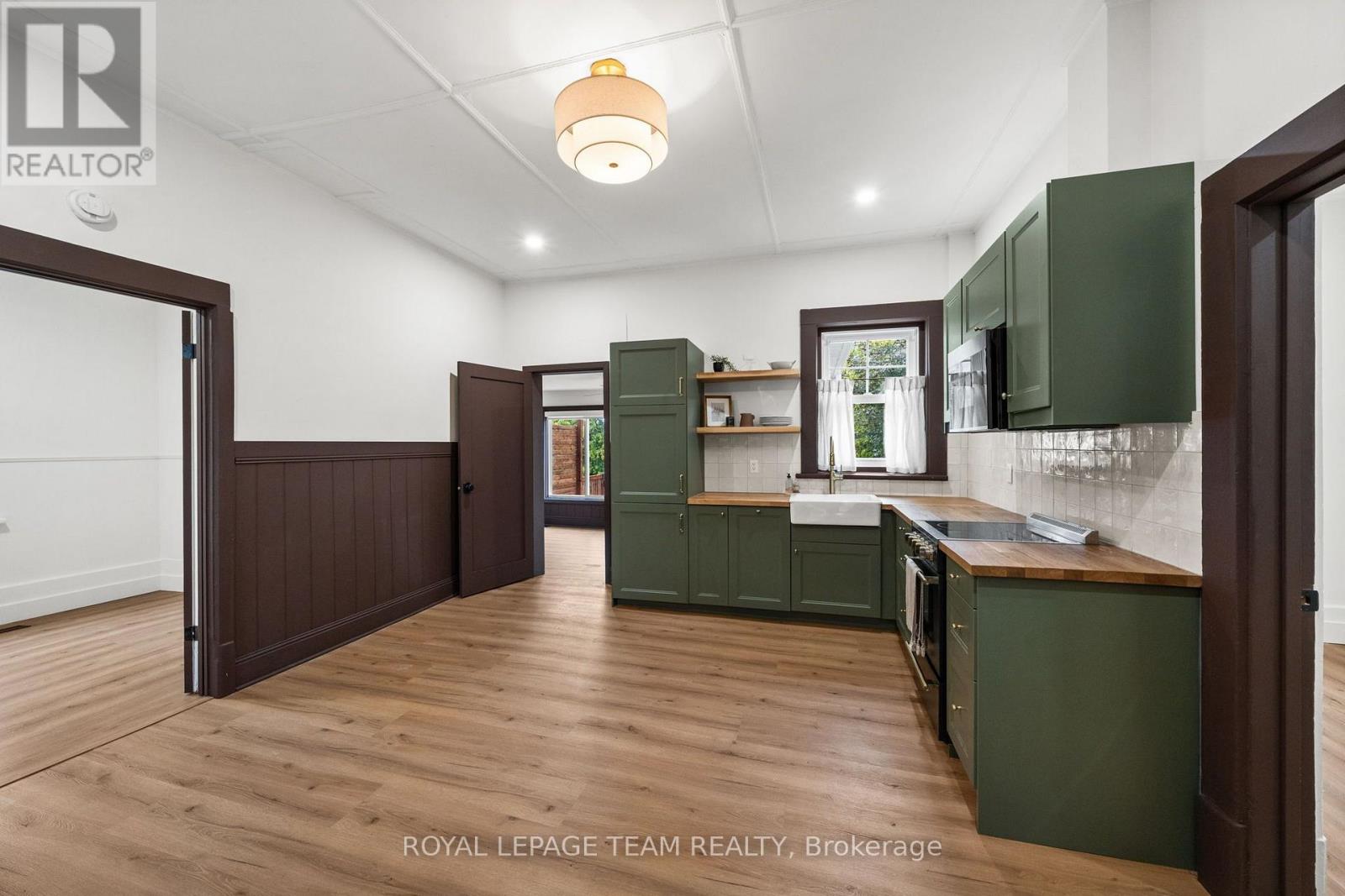 5584 Manotick Main Street Property Photo 8