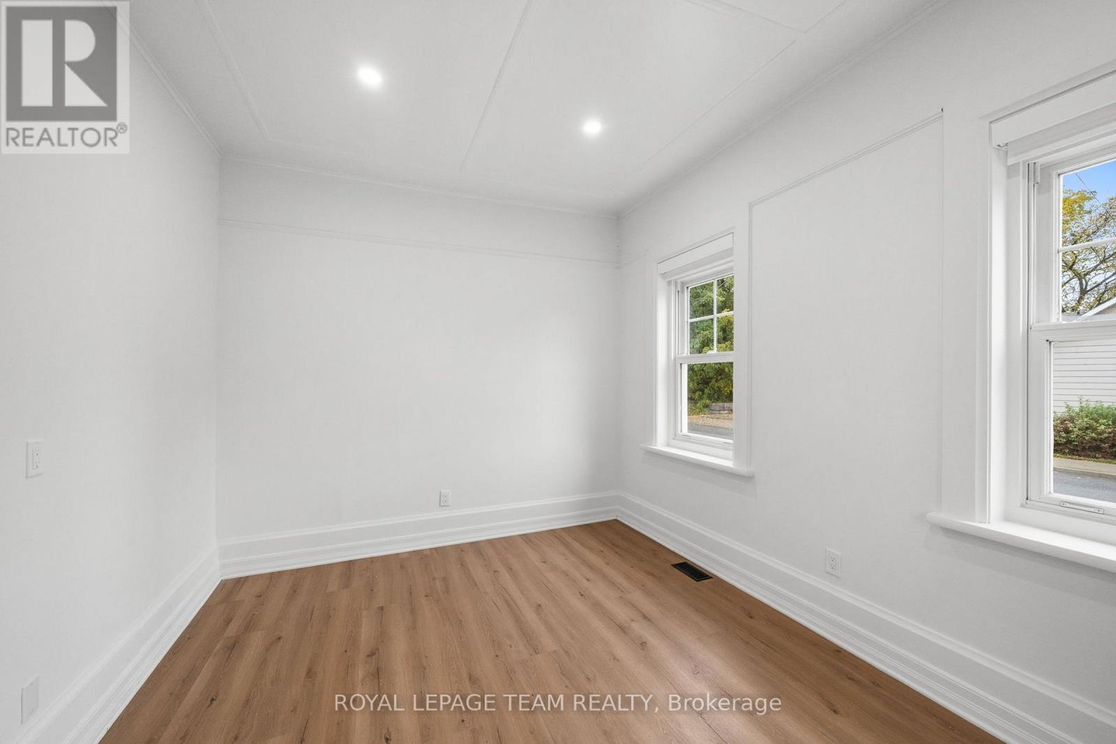 5584 Manotick Main Street Property Photo 21