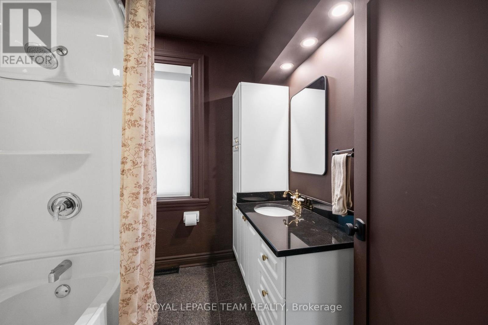5584 Manotick Main Street Property Photo 28