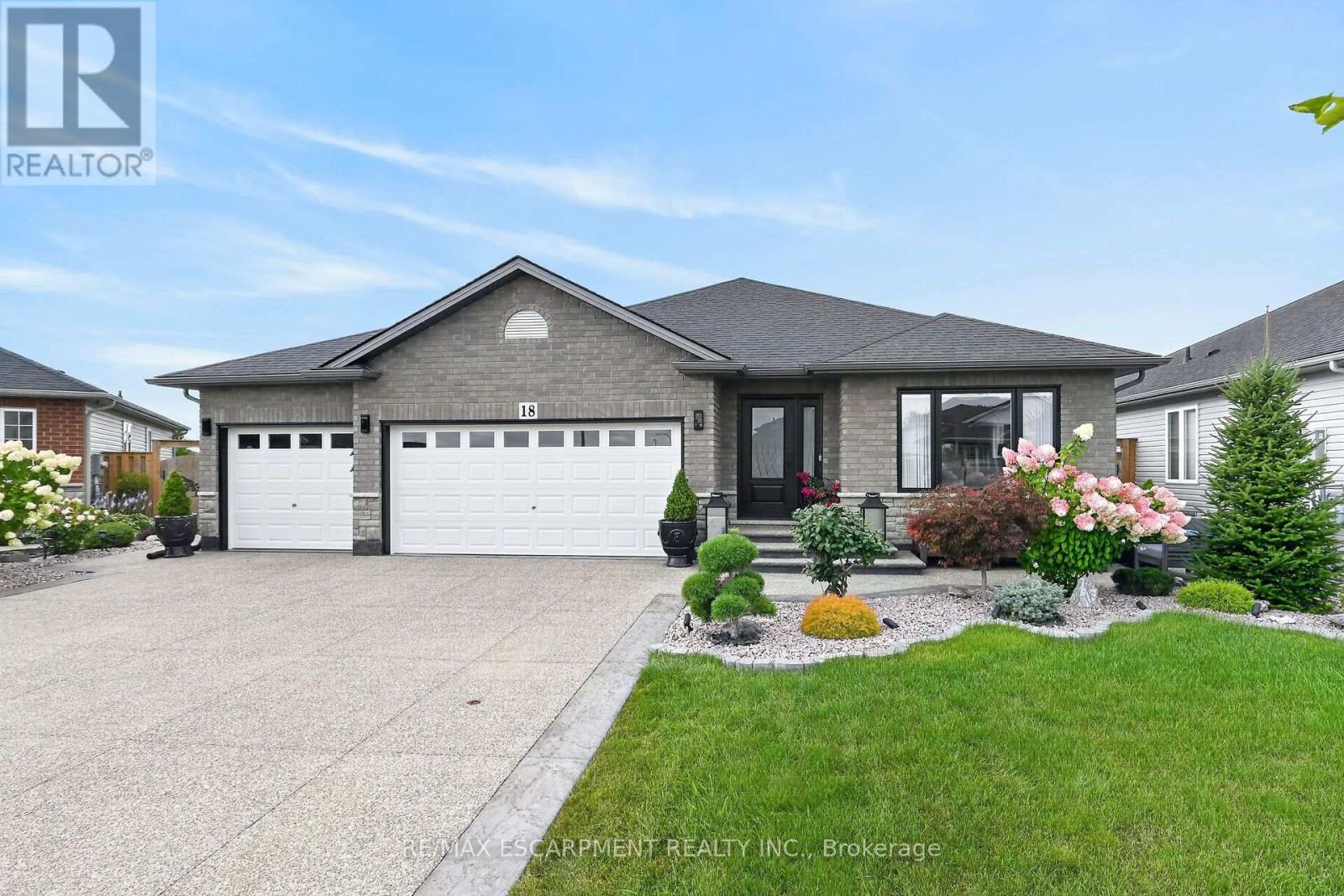 18 Linda Crescent Property Photo 1