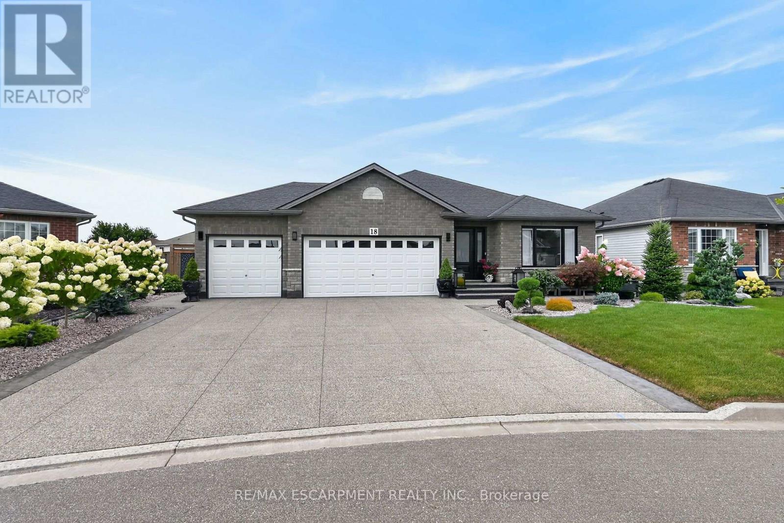 18 Linda Crescent Property Photo 3
