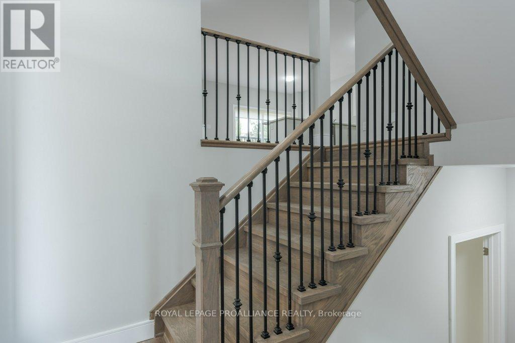 16 - 550 Brealey Drive Property Photo 7
