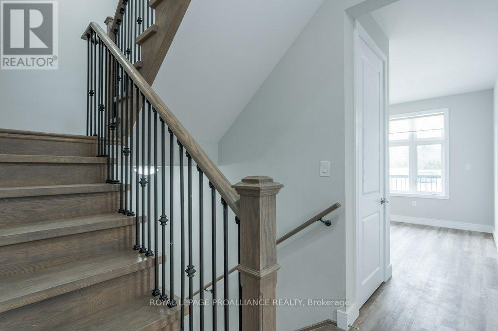16 - 550 Brealey Drive Property Photo 8