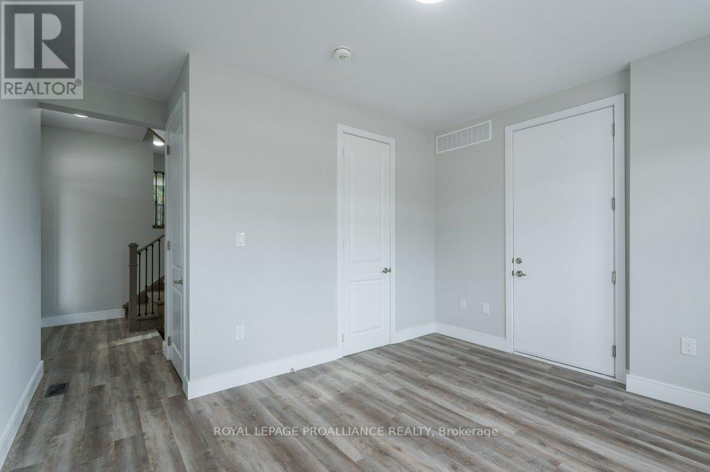 16 - 550 Brealey Drive Property Photo 10