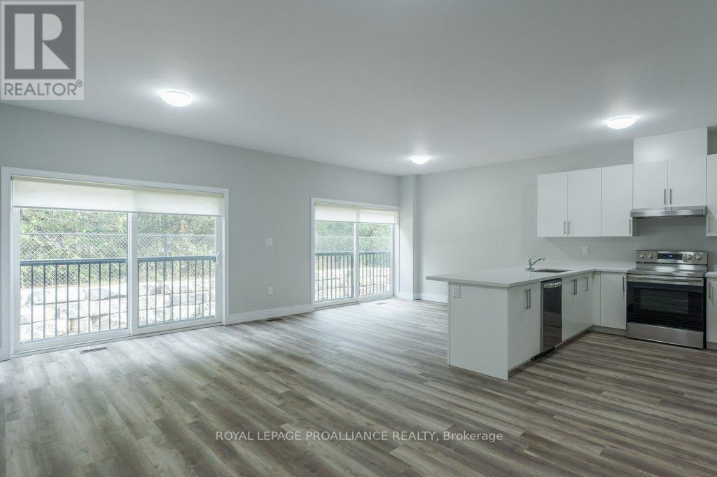 16 - 550 Brealey Drive Property Photo 14