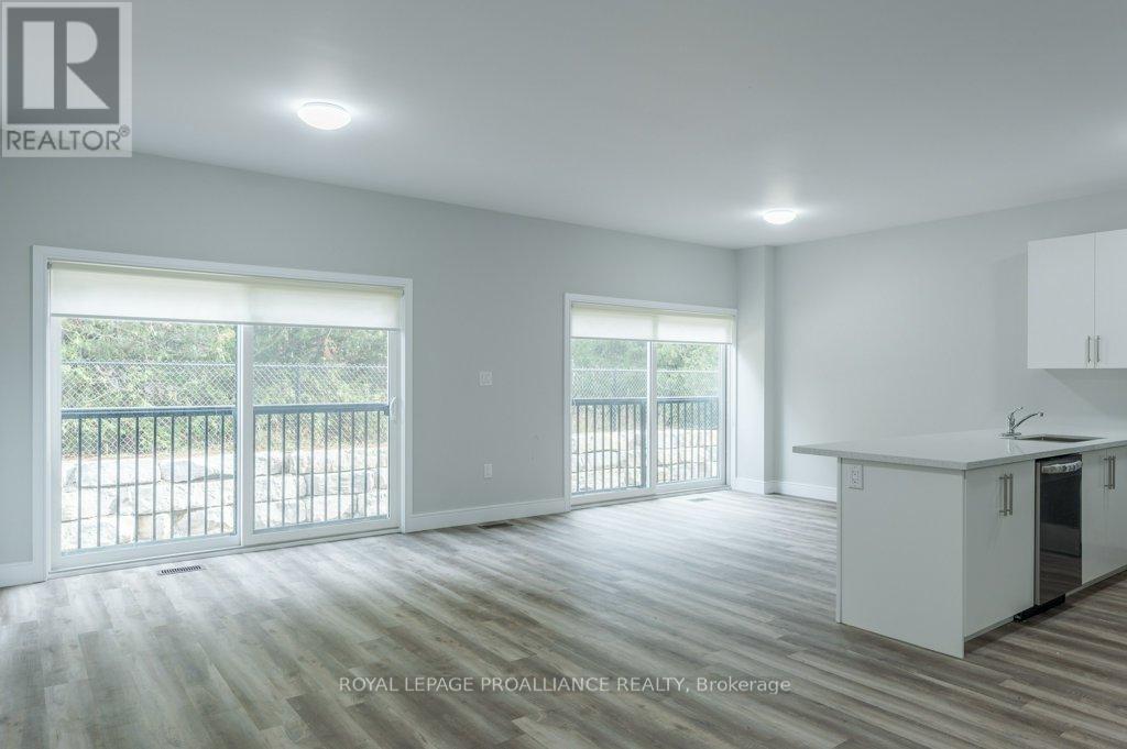 16 - 550 Brealey Drive Property Photo 15