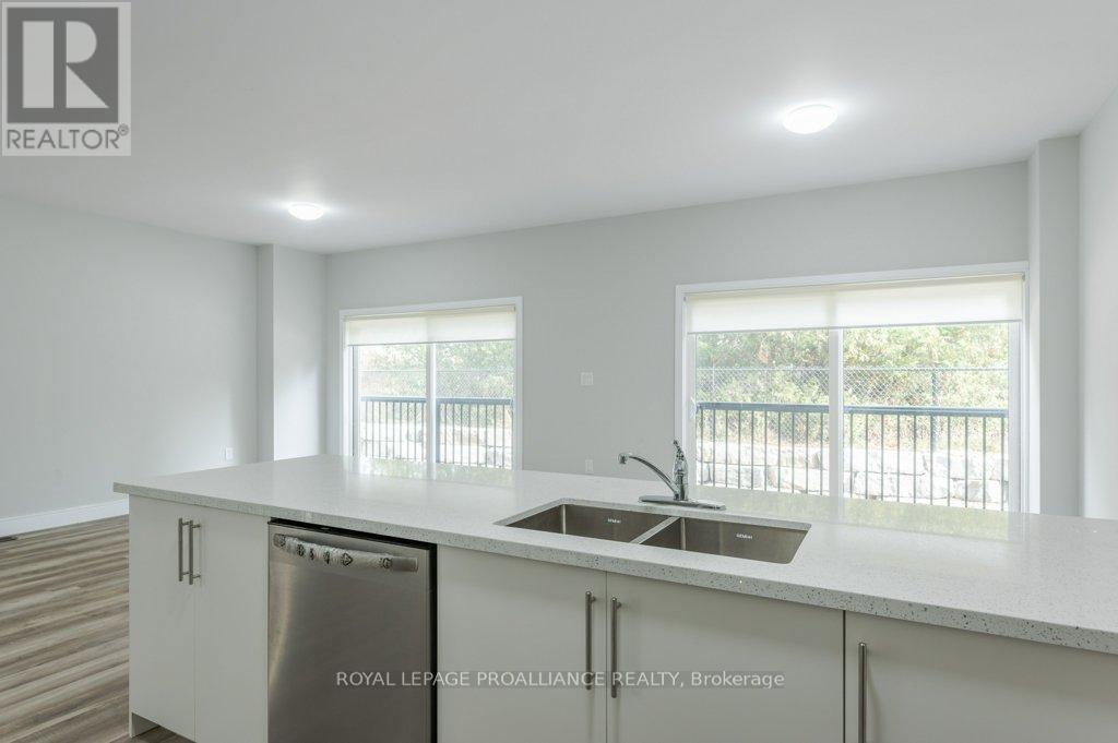 16 - 550 Brealey Drive Property Photo 18