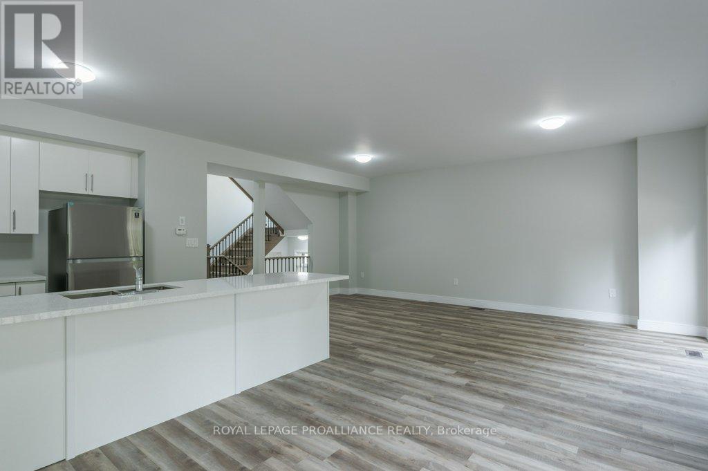 16 - 550 Brealey Drive Property Photo 20