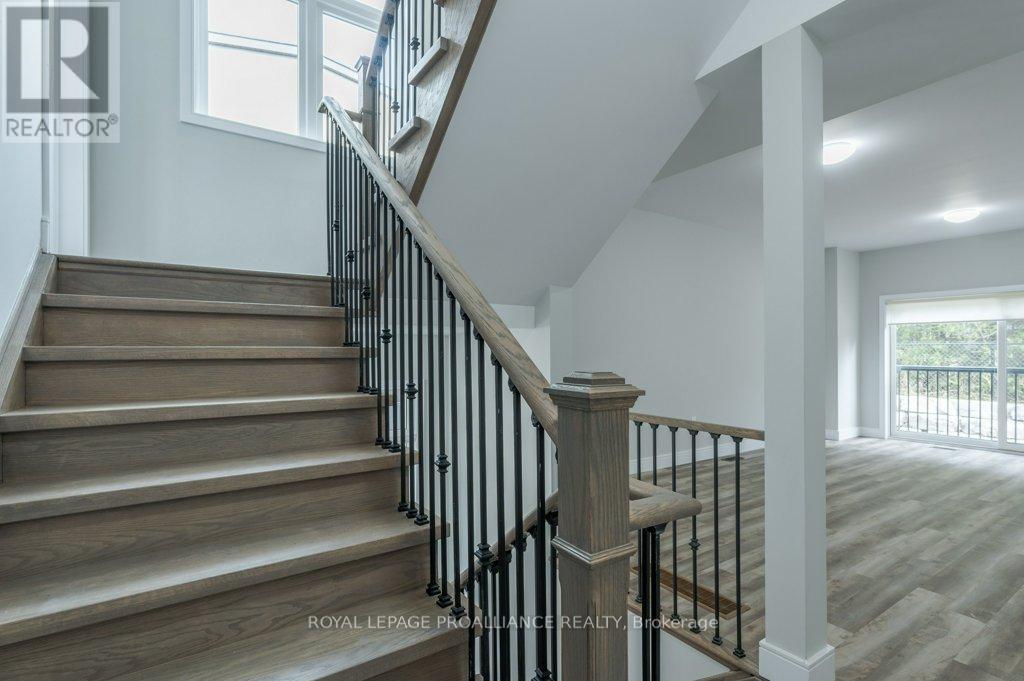 16 - 550 Brealey Drive Property Photo 21